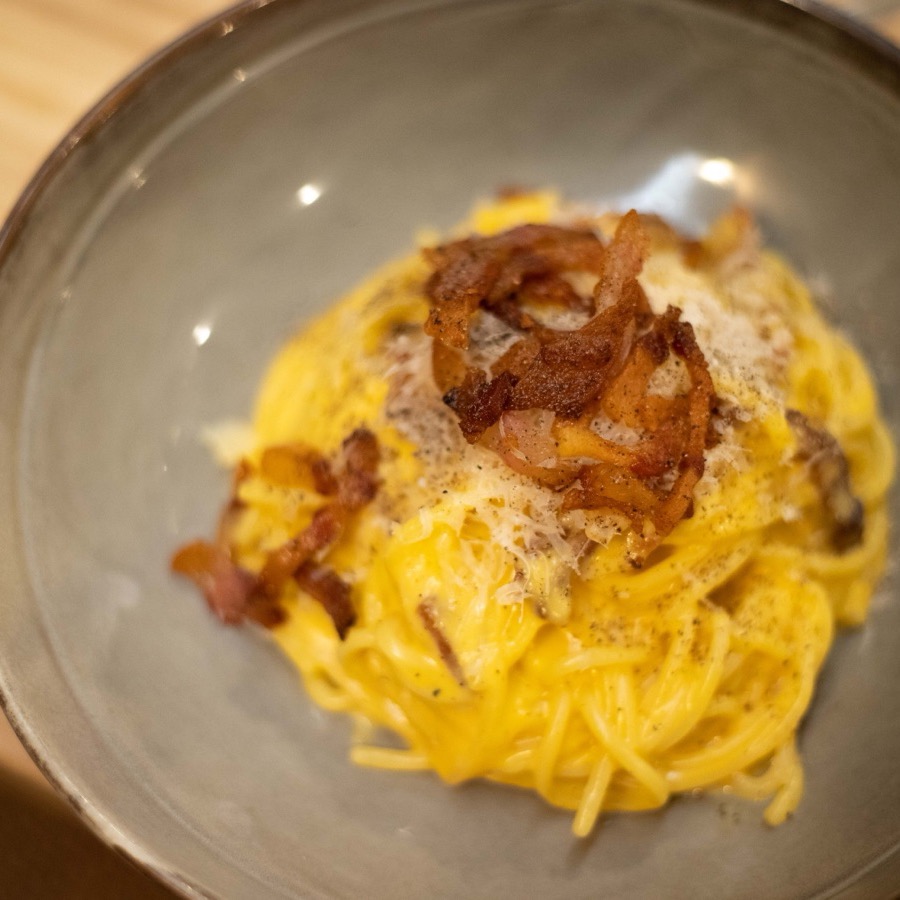 Spaghetti alla carbonara en Rústico Napoli Barcelona